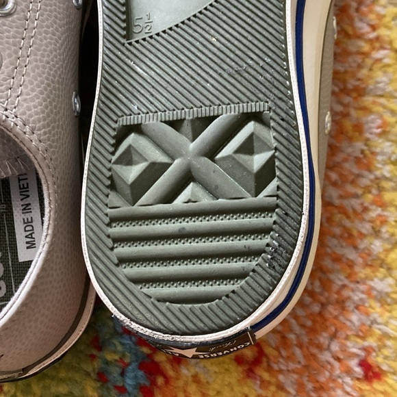 Leather Converse Chuck Taylor Sneakers. Like New! - Picture 7 of 10